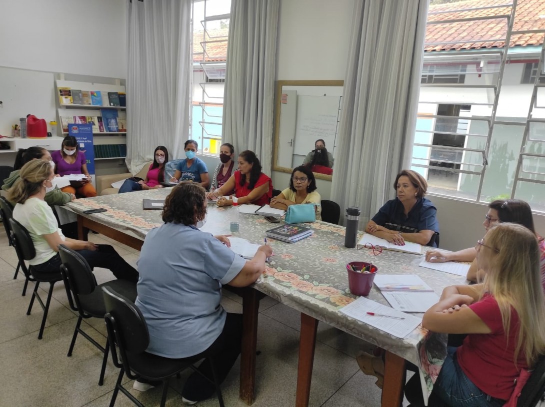 VISITAS A SETORES PÚBLICOS (EMEF Harume Kubota)